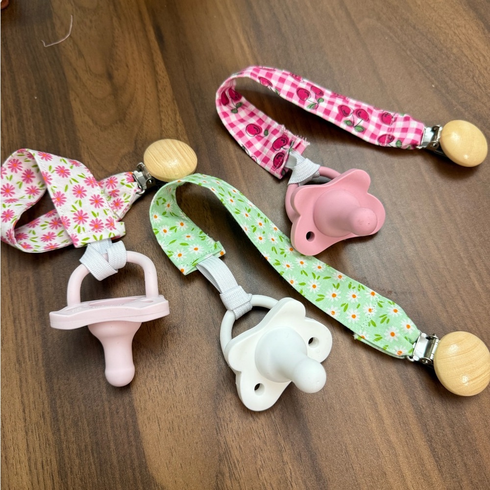 Pacifier Clips